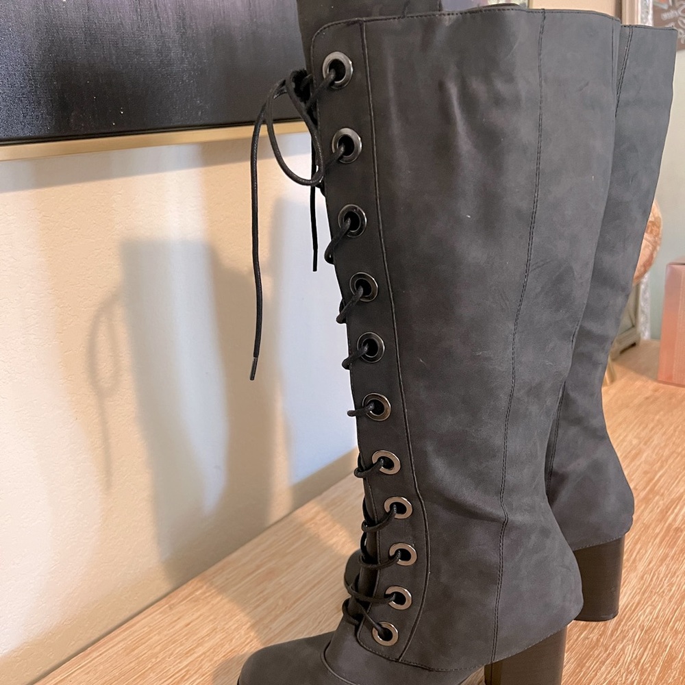 Distressed Vintage Lace Up Knee Boot